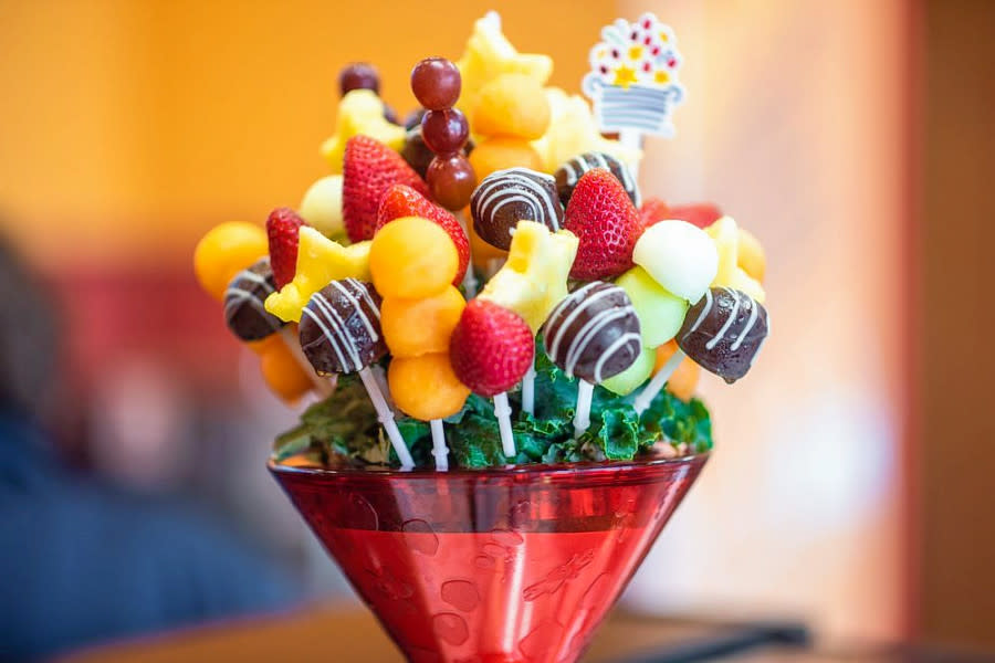 <b>Photo: edible arrangements/<a href="https://yelp.com/biz_photos/edible-arrangements-pittsburgh-3?utm_campaign=45f366a7-af5f-49b7-8b18-db2b40279af8%2C6e5f240c-da2f-4ed9-9487-d019daaae5ce&utm_medium=81024472-a80c-4266-a0e5-a3bf8775daa7" rel="nofollow noopener" target="_blank" data-ylk="slk:Yelp;elm:context_link;itc:0;sec:content-canvas" class="link ">Yelp</a></b>