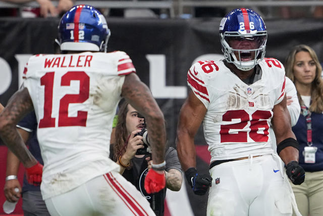 New York Giants running back Saquon Barkley (26) runs up field