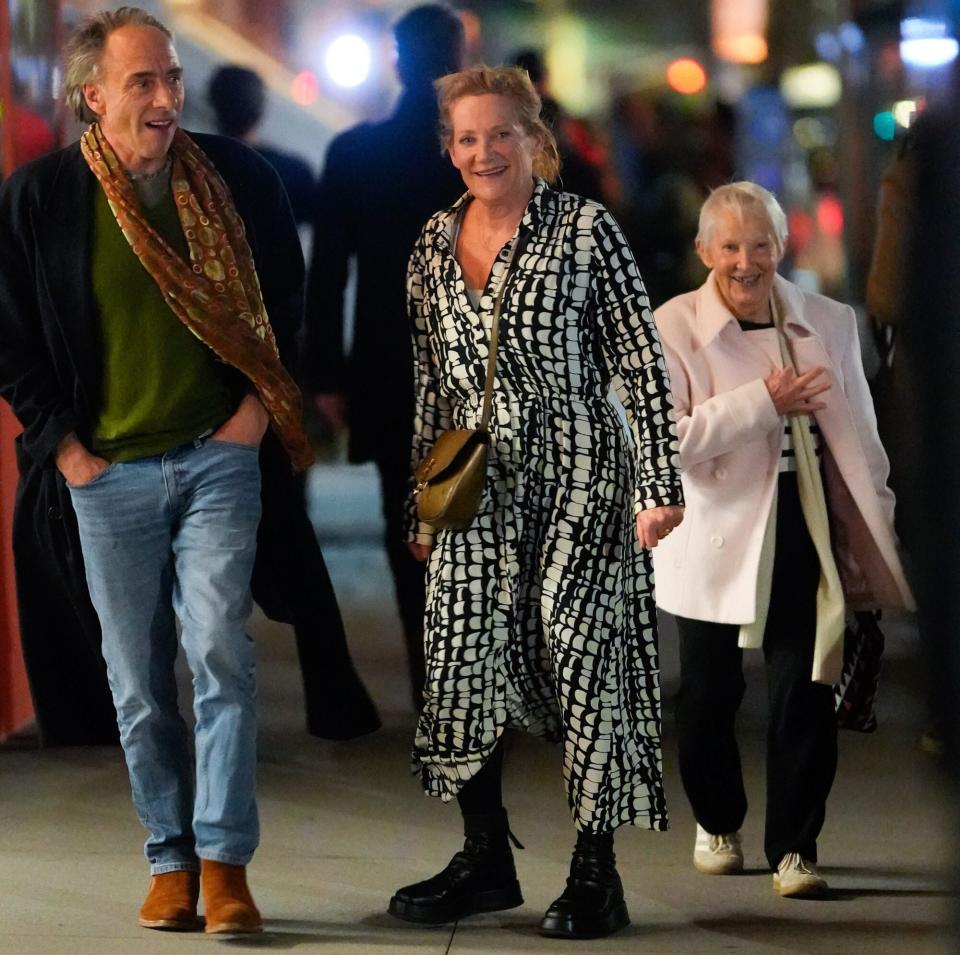 03/18/2023 EXCLUSIVE: Zach Braff meets up with Florence Pugh's family for dinner in New York City. Florence's former boyfriend dined out with Pugh's parents Clinton Pugh, Deborah Pugh, and her Grandma Pat. Also pictured was Cary Brothers who has a song featured in the Zach Braff and Florence Pugh directed film, 'A Good Person'. sales@theimagedirect.com Please byline:TheImageDirect.com *EXCLUSIVE PLEASE EMAIL sales@theimagedirect.com FOR FEES BEFORE USE