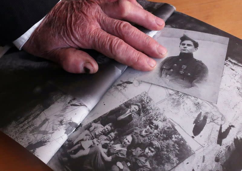 Friendship story between a Belgian Jewish survivor of the Holocaust Gronowski and a Belgian artist Tinel, the son of a Flemish nationalist and Nazi sympathiser, in Brussels