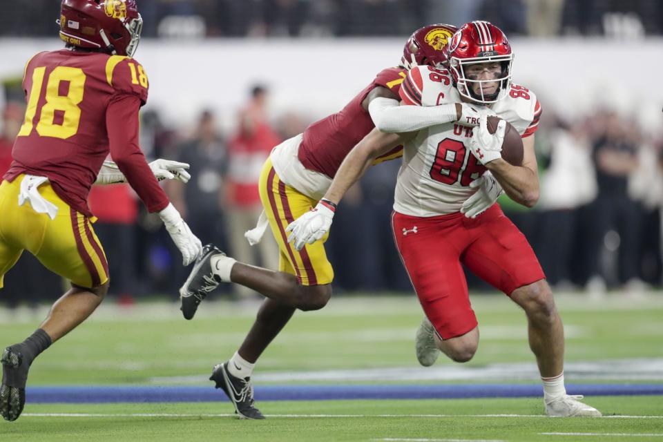 Utah Utes Dalton Kincaid runs with the ball while playing the USC Trojans in the Pac-12 championship at the Allegiant Stadium in Las Vegas on Friday, Dec. 2, 2022. The Utes won 47-24. | Ben B. Braun, Deseret News