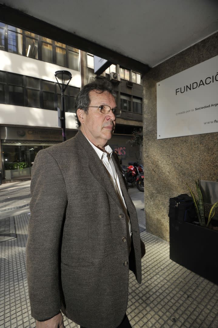 El ministro de Cultura de la Nación, Tristán Bauer, se acercó para despedir al actor