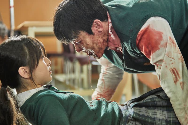 ▲《殭屍校園》讓學生們為了活下去，開始互相撕咬及懷疑對方。（圖／翻攝Netflix FB）