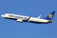 <p>Ryanair hat zwar nicht den besten Ruf unter Fluganbietern, steht aber trotzdem auf dem zweiten Platz, wenn es um den Sitzabstand geht. Der irische Billigflieger bietet eine Beinfreiheit von 78,74 Zentimetern an. </p>