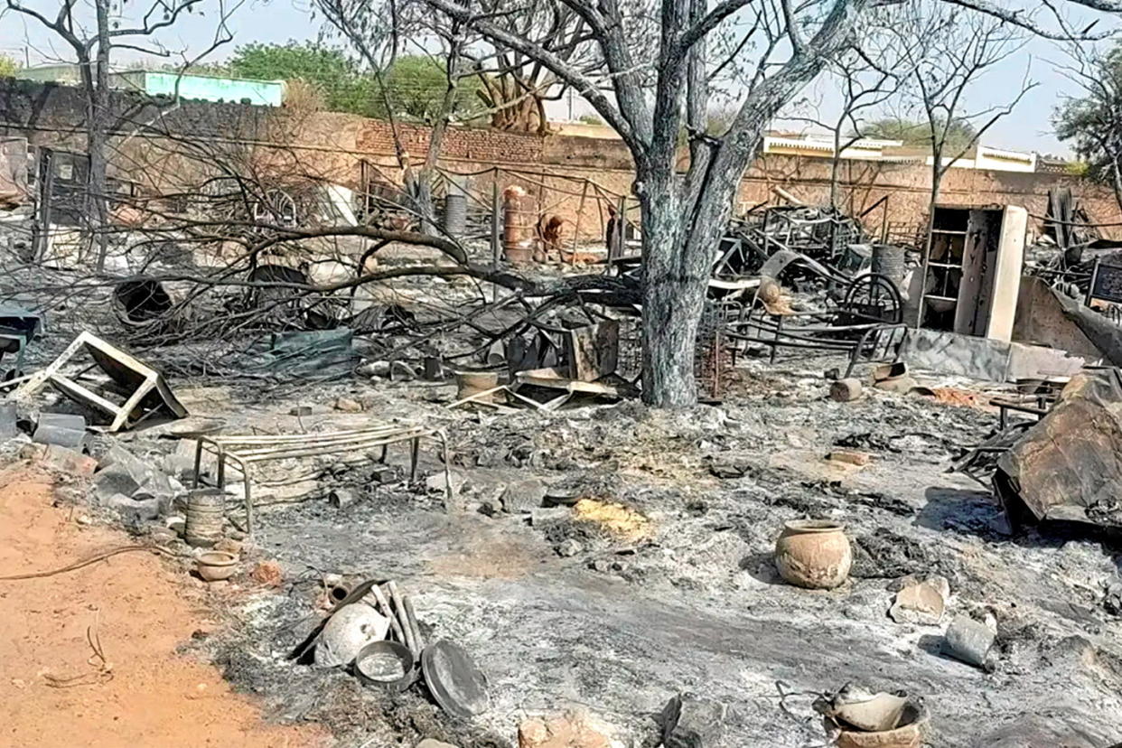 Dégâts des incendis à l'école Imam al-Kazem, un site de rassemblement de déplacés internes à El Geneina.   - Credit:2023 Roots for Human Rights et surveillance des violations
