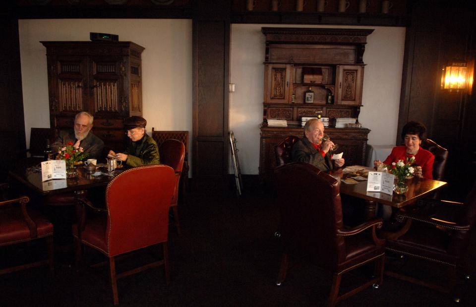 Before the Petroleum Club closes its doors Wednesday night, members from left, Nelson Johnson, Carolyn Johnson, Thomas Turner and Georgia Finney enjoy their last meal at the club, March 14, 2006. Both couples have been members for more than twenty years.