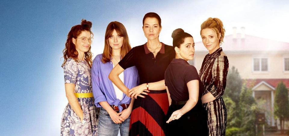 Die Frauen aus dem Wendehammer (von links): Meike Nowak (Meike Droste), Julia Arnim (Alice Dwyer), Franziska Schöller (Susan Hoecke), Samira Torabi (Elmira Rafizadeh) und Nadine Jacobi (Friederike Linke). Die neue Serie startet am Donnerstag, 12. Mai, 20.15 Uhr, im ZDF. (Bild: ZDF / Hardy Spitz)