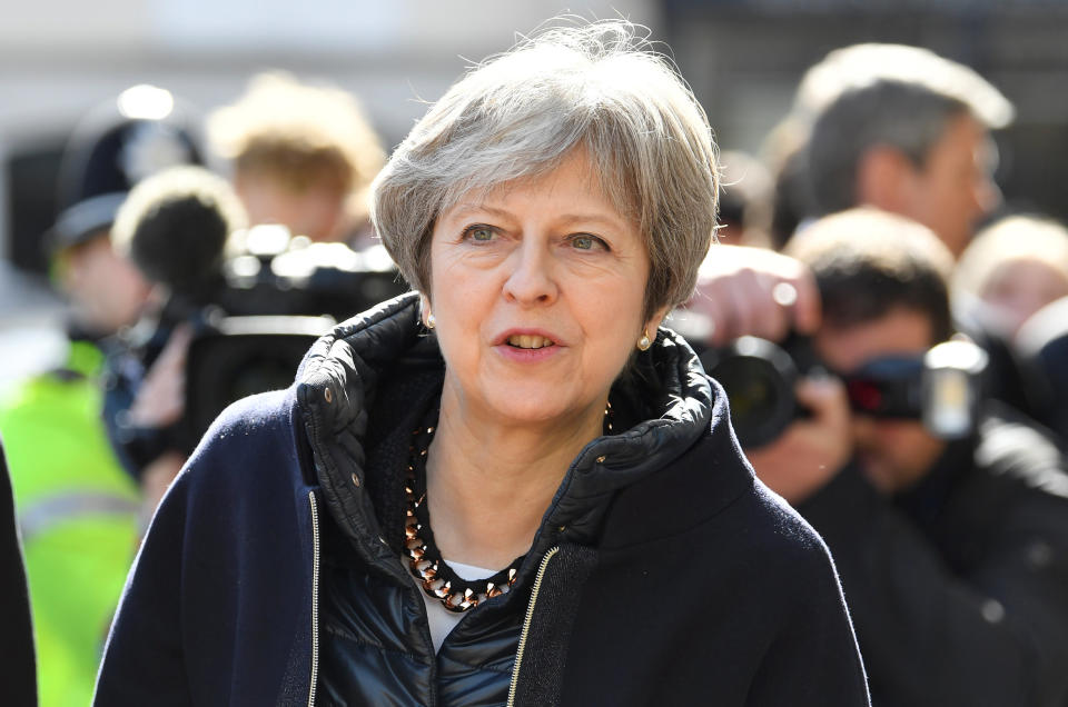 Die britische Premierministerin Theresa May bietet Putin die Stirn (Bild: REUTERS/Toby Melville/Pool)