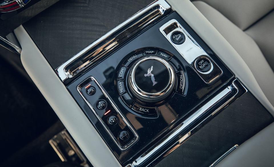 View Every Angle of the 2019 Rolls-Royce Cullinan