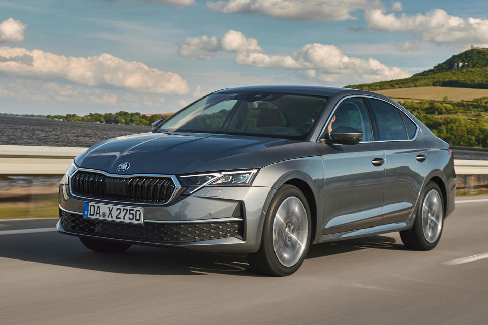 skoda octavia review 2024 01 tracking front