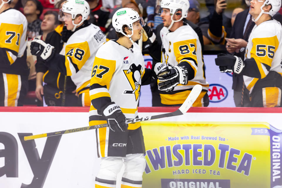 Pittsburgh Penguins Right Wing Rickard Rakell (67) . (Photo by Richard A. Whittaker/Icon Sportswire via Getty Images)