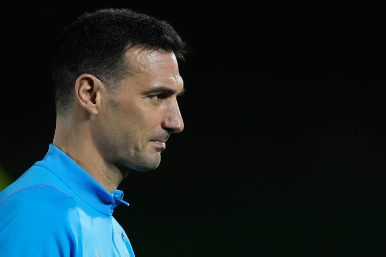 Lionel Scaloni, en el entrenamiento de la selección argentina del viernes en Doha