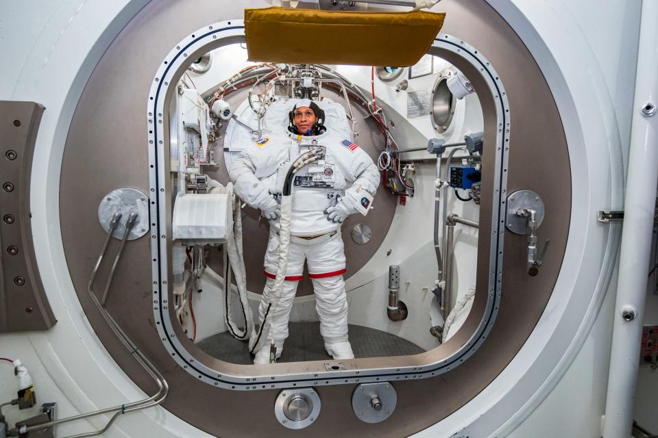 nasa astronaut jeanette epps spacesuit emu extravehicular mobility unity international space station iss jsc2017e126052_orig edit bi