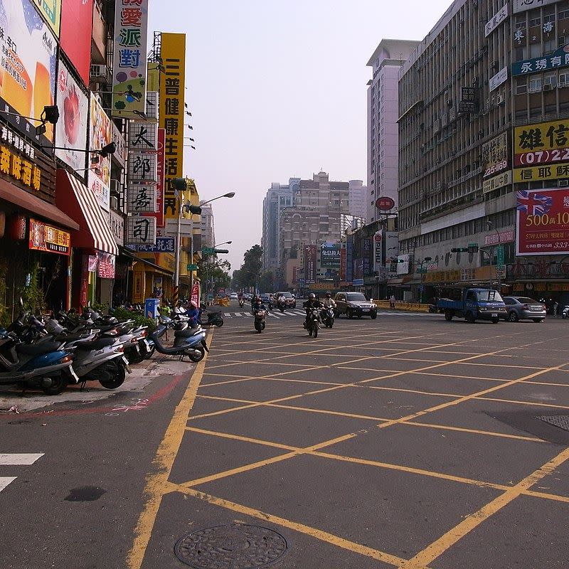 高雄市苓雅區光華商圈，生活機能很好。（圖／翻攝維基百科）