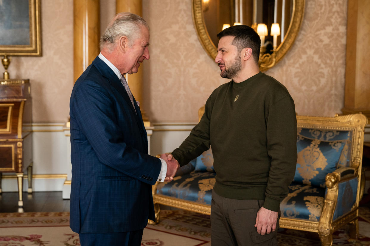 LONDON, ENGLAND - FEBRUARY 8: King Charles III holds an audience with Ukrainian President Volodymyr Zelenskyy at Buckingham Palace during his first visit to the UK since the Russian invasion of Ukraine on February 8, 2023 in London, England. (Photo by Aaron Chown - Pool/Getty Images)