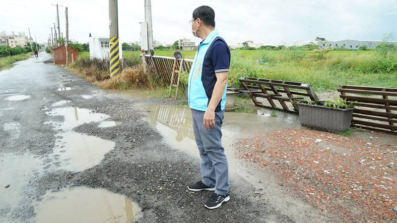 保障行的安全　許志宏視察南分圳排水防汛道路改善工程