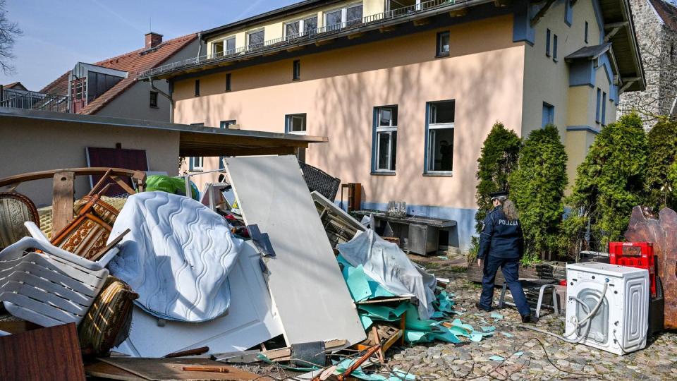 Die geräumte Villa wurde in einem «desolaten Zustand» zurückgelassen. (Bild: dpa)