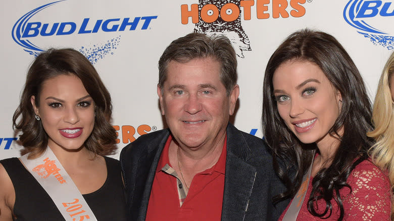 Co-founder Ed Droste posing with Hooters girls