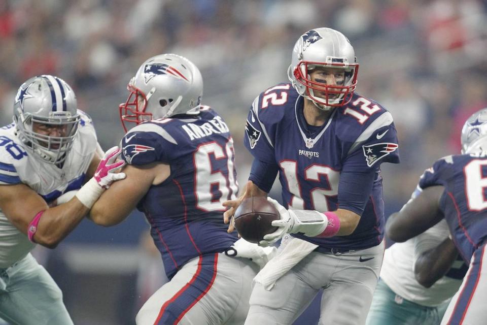 New England Patriots quarterback Tom Brady prepares to hand the ball off against the Dallas Cowboys at AT&T Stadium in Arlington on Sunday, October 11, 2015.