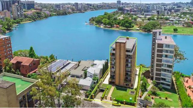 Brisbane real estate agency Ray White has been caught out appearing to Photoshop the Brisbane River in apartment photos.