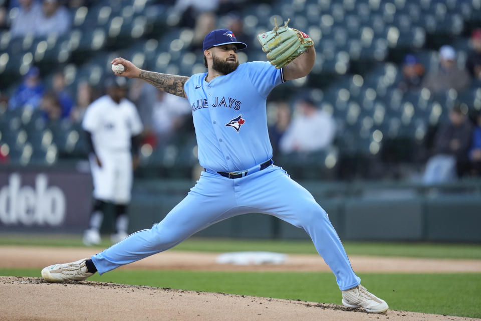 Toronto Blue Jays starting pitcher Alek Manoah throws to a Chicago White Sox batter during the first inning of a baseball game Wednesday, May 29, 2024, in Chicago. (AP Photo/Erin Hooley)