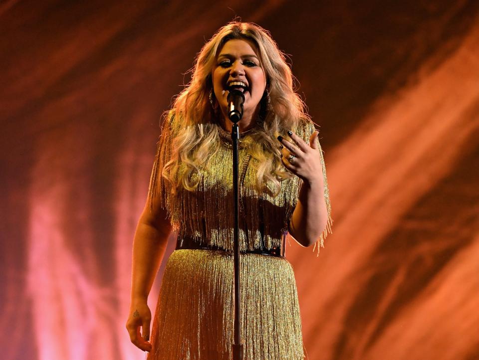 Kelly Clarkson on stage at the 2018 Billboard Music Awards in Nevada (Getty Images)