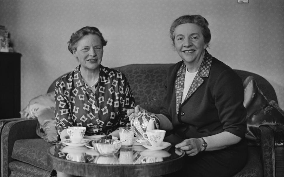 Ida and Mary Louise Cook, who helped Else to survive in Britain - Hulton Archive