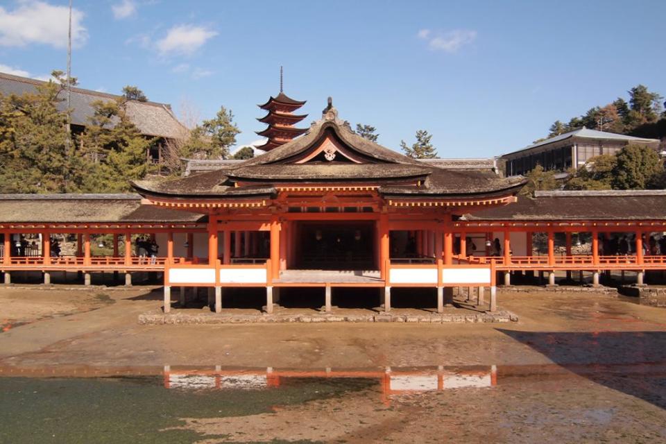 嚴島神社內的建築都是建於水上，同樣宏偉。