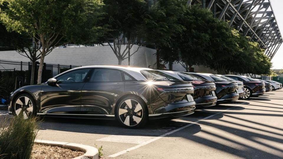 2023 lucid air sapphire