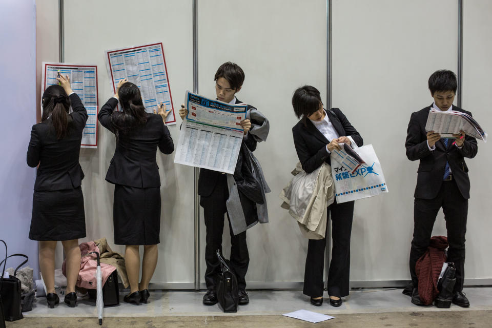 College students attend the Mynavi Shushoku job fair in Tokyo on March 8.