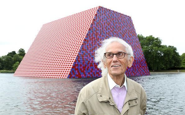 Christo unveils The Mastaba, a 20m high installation on the Serpentine in London in 2018 - Tim P. Whitby/ 2018 Getty Images