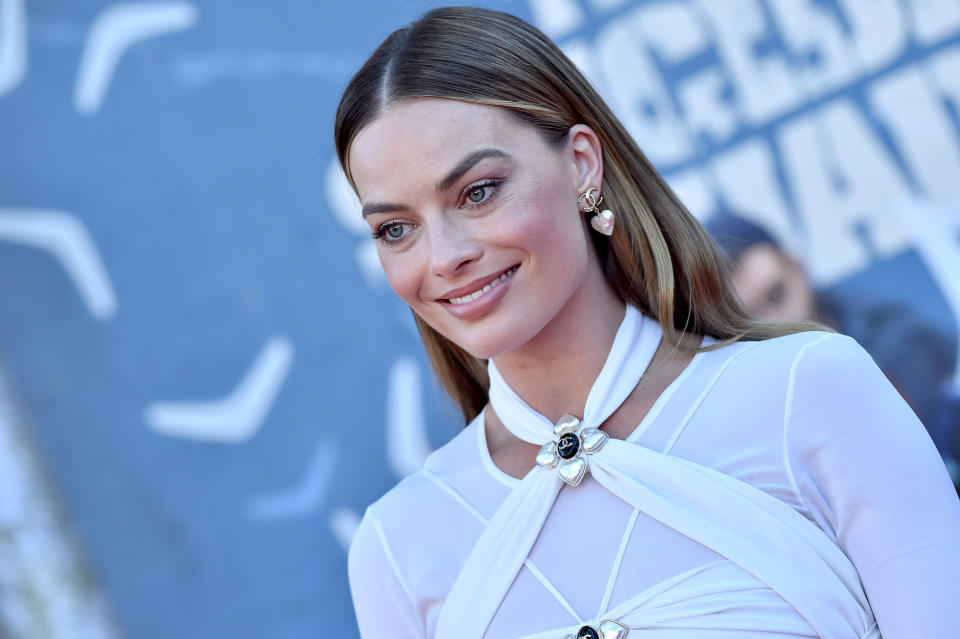 LOS ANGELES, CALIFORNIA - AUGUST 02: Margot Robbie attends Warner Bros. Premiere of 