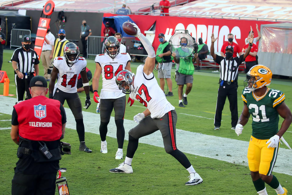 Rob Gronkowski spikes the football as Chris Godwin and Cameron Brate look on.