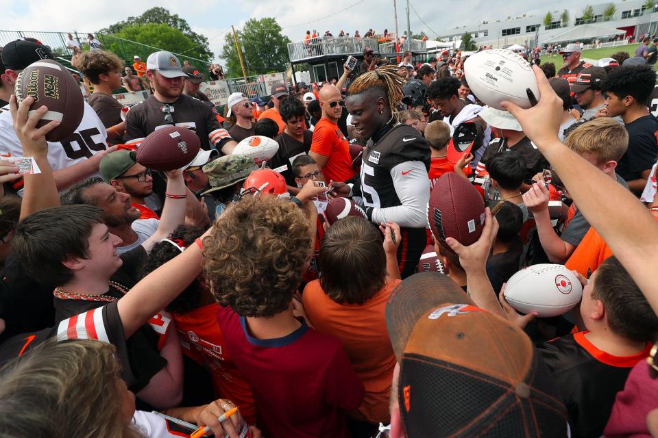 Cleveland Browns tight end David Njoku signs autographs for fans after the NFL football team's football training camp in Berea on Monday.