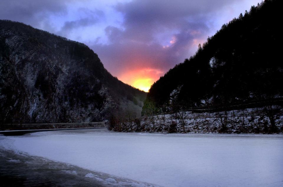 The sun rises during a cold winter over the frozen Delaware River in 2000 as seen from Interstate 80 in the Delaware Water Gap National Recreation Area.