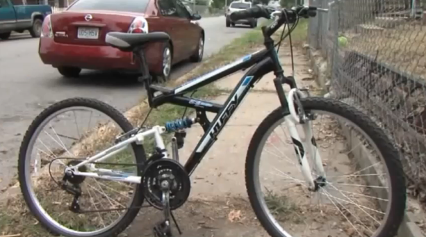 Stamper dropped Meixueiro a bike to take to work and a bag to carry his belongings in. Photo: Fox 4 News