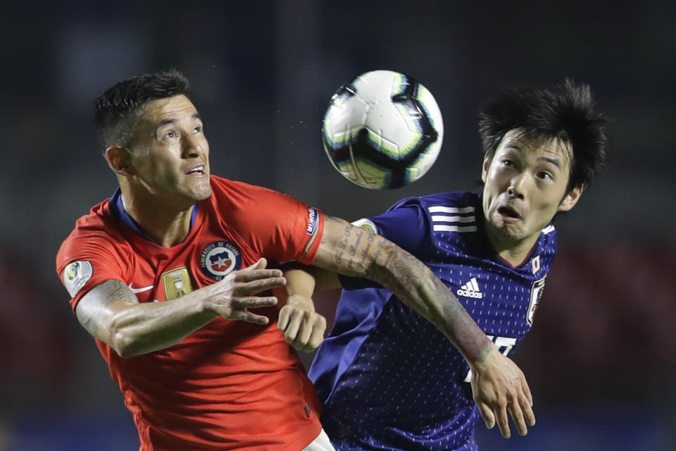 Chile's Charles Aranguiz, left, and Japan's Shoya Nakajima vie for the ball during a Copa America Group C soccer match at the Morumbi stadium in Sao Paulo, Brazil, Monday, June 17, 2019. (AP Photo/Andre Penner)