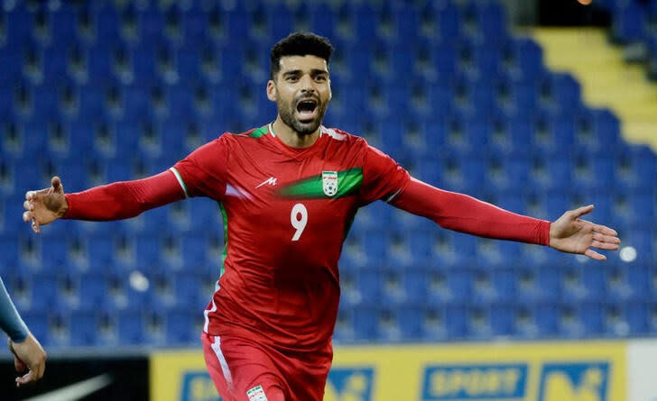 Foto del viernes del futbolista de Iran Mehdi Taremi celebrando tras marcar ante Uruguay