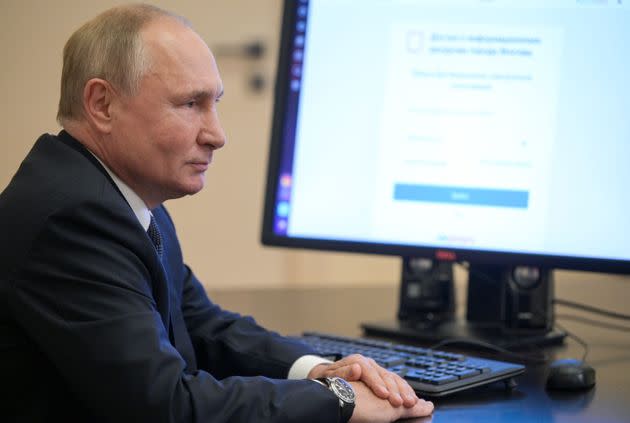 Russian President Vladimir Putin votes online on the first day of the three-day parliamentary election at the Novo-Ogaryovo state residence outside Moscow on September 17, 2021. (Photo by Alexey DRUZHININ / SPUTNIK / AFP) (Photo by ALEXEY DRUZHININ/SPUTNIK/AFP via Getty Images) (Photo: ALEXEY DRUZHININ via Getty Images)