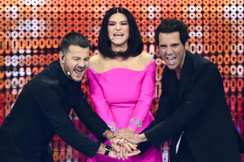 Italian TV presenter Alessandro Cattelan, Italian singer Laura Pausini and Mika (AFP via Getty Images)