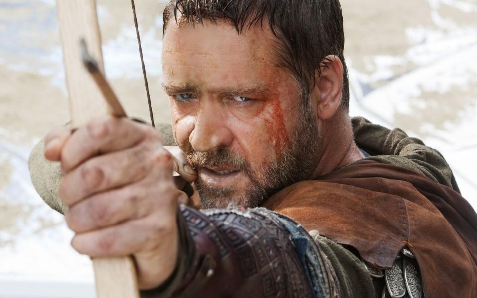 <p>In "Robin Hood" machte er mit Pfeil und Bogen eine gute Figur, doch auch am Mikrofon steht Russell Crowe seinen Mann. Mehr noch: Er sang sogar schon in Bands, noch ehe er zum Schauspielstar avancierte. (Bild: Universal)</p> 