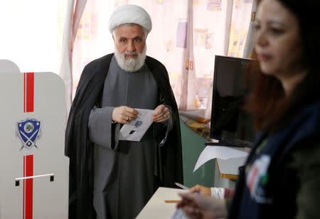 Lebanon's Hezbollah deputy leader Sheikh Naim Qassem holds his ballot envelope at a polling station during the parliamentary election, in Beirut, Lebanon, May 6, 2018. REUTERS/Mohamed Azakir