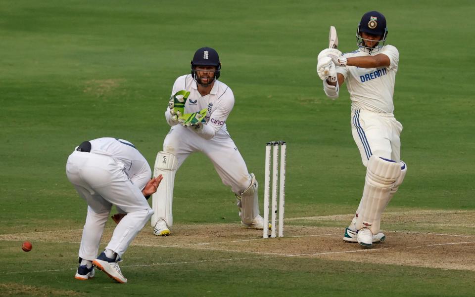 Yashasvi Jaiswal punishes England's bowling