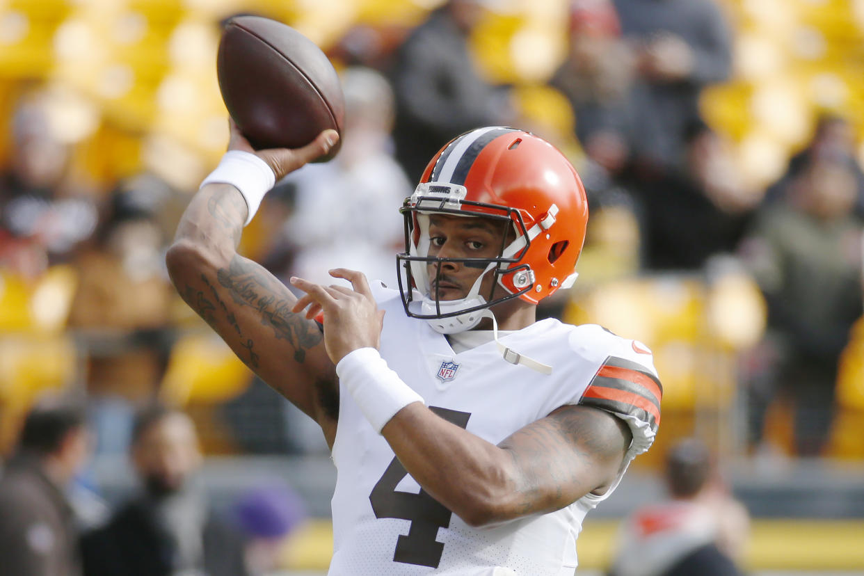 PITTSBURGH, PENNSYLVANIA - JANUARY 08: Deshaun Watson #4 of the Cleveland Browns warms up before the game against the Pittsburgh Steelers at Acrisure Stadium on January 08, 2023 in Pittsburgh, Pennsylvania. (Photo by Justin K. Aller/Getty Images)