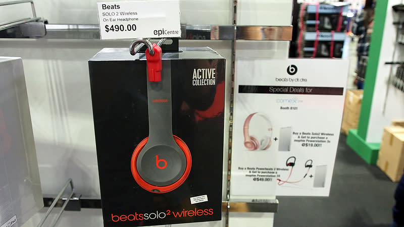 Beats by Dr. Dre has the Beats Solo2 Wireless headphones that are going at S$490. Buy it, and you can get a Mophie Powerstation 3X power bank at S$19 (U.P. S$80~ with 6,000mAh). It’s a strange pairing, but an offer’s an offer. Go to the Epicenter booth to grab it. It’s over at Suntec Hall 406 (Booth 8101).