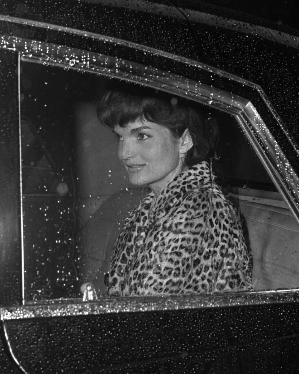 1962: Jackie Kennedy goes Christmas shopping in New York City