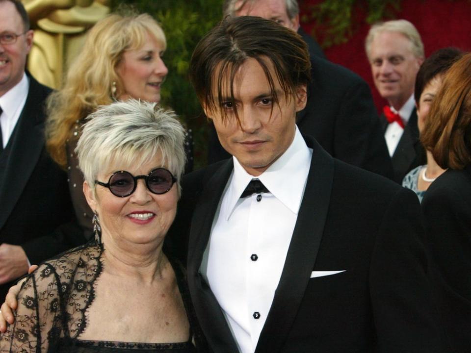 Betty Sue Palmer and Johnny Depp on the Oscars red carpet in 2004 (Getty Images)