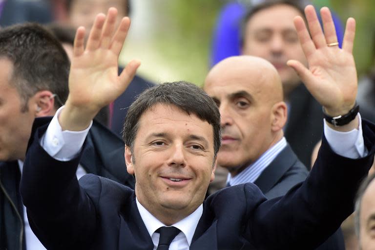 Italian Prime Minister Matteo Renzi has rebuffed charges of a power grab, saying Italy has to move towards something similar to the two-party systems in place in many other democracies