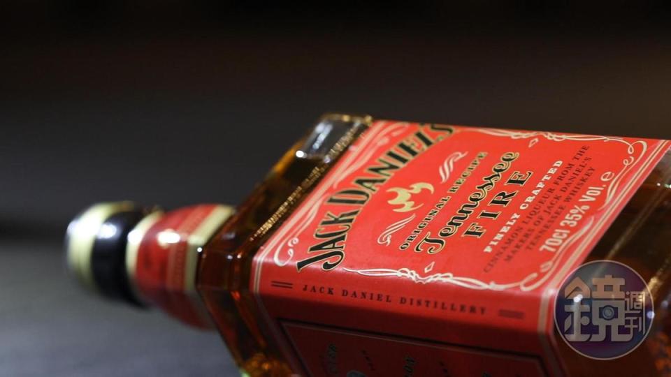 傑克丹尼田納西之火威士忌的肉桂味，與肉排相當契合。