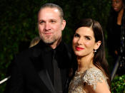 2010 kam für Sandra Bullock alles auf einmal: Erst wurde sie mit dem Oscar für "Blind Side – Die große Chance" geehrt. Später im Jahr wurde die Scheidung von Jesse James offiziell. (Bild-Copyright: Peter Kramer/AP Photo)